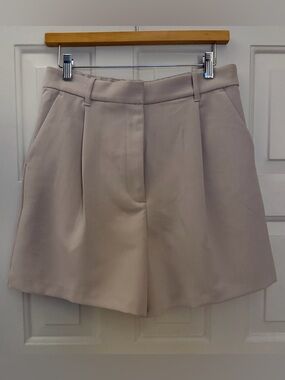 Abercrombie & Fitch Pleated High-Waist Shorts — Light Taupe